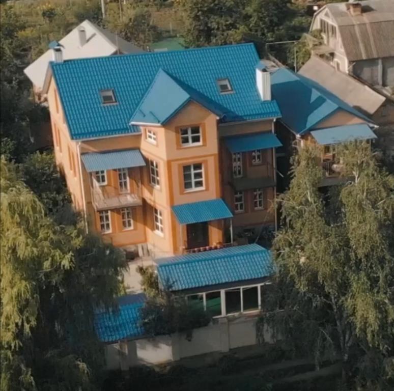 Продається будинок 3 поверховий 353 кв. м з гаражем, цена: 350000 $