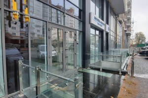 Долгосрочная аренда помещения свободного назначения, Черновцы, р‑н. Шевченковский, Героев Майдана (Красноармейская) улица