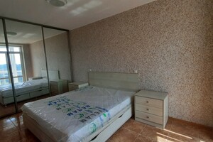 Продается 2-комнатная квартира 70 кв. м в Черновцах, Черноморская улица