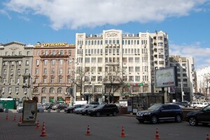 Продается 4-комнатная квартира 119 кв. м в Киеве, Крещатик улица