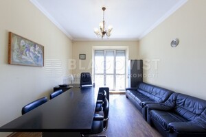 Продается 4-комнатная квартира 173 кв. м в Киеве, Институтская улица
