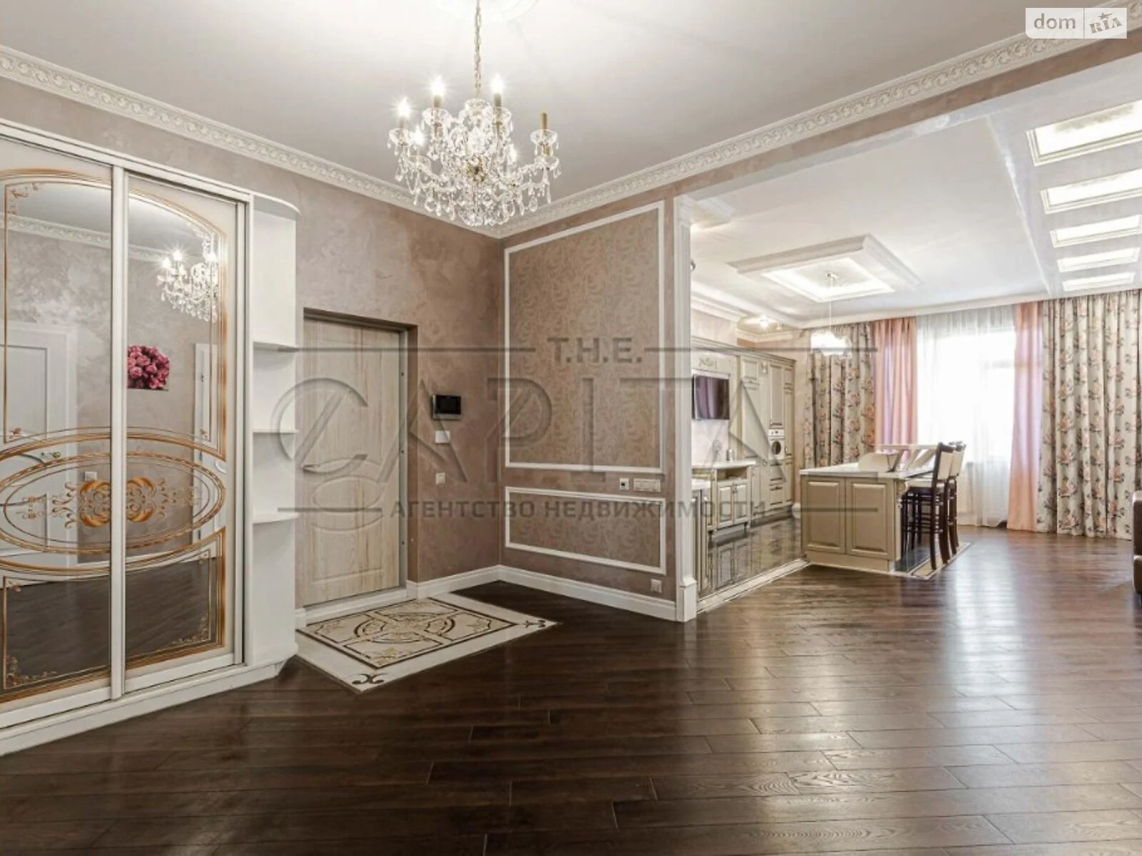 Продается 3-комнатная квартира 160 кв. м в Киеве, наб. Оболонская, 1
