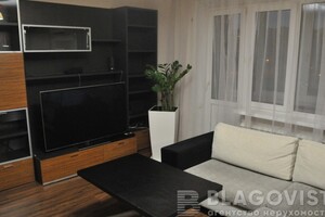 Продается 4-комнатная квартира 86 кв. м в Киеве, просп. Голосеевский