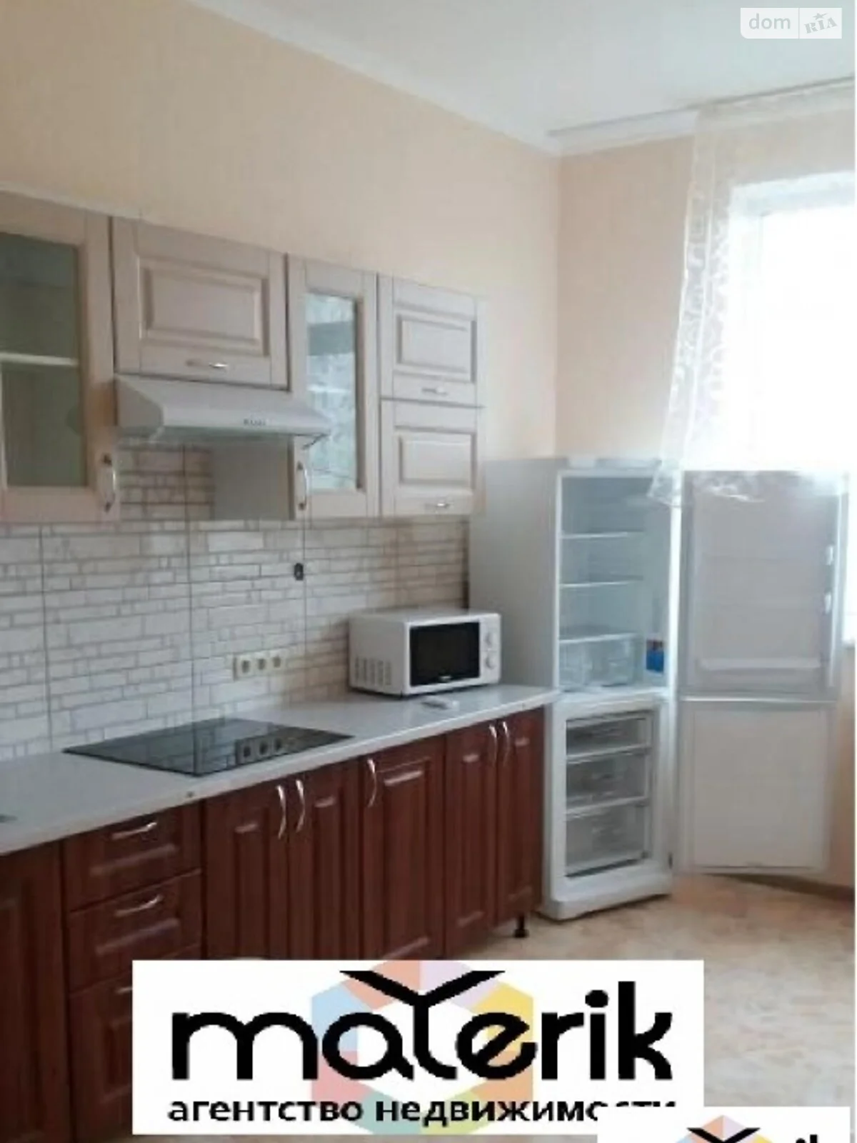 Продается 1-комнатная квартира 40 кв. м в Одессе, ул. Академика Сахарова - фото 1