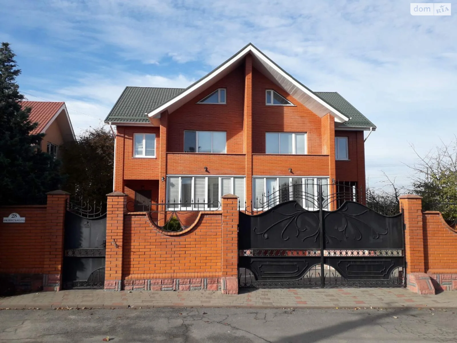 Продается дом на 2 этажа 425 кв. м с беседкой, цена: 340000 $ - фото 1