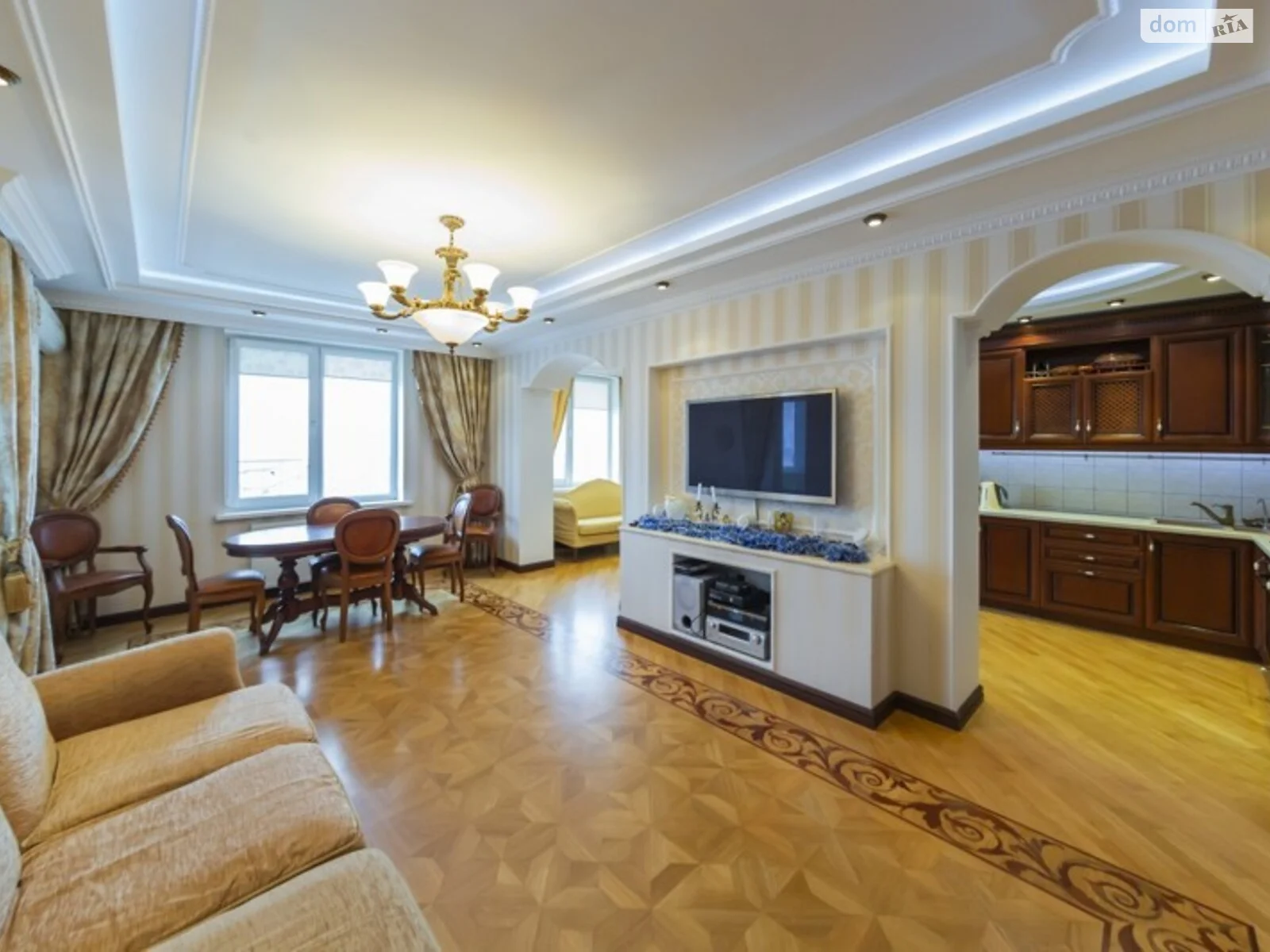 Продается 3-комнатная квартира 144 кв. м в Киеве, ул. Петра Чаадаева, 2