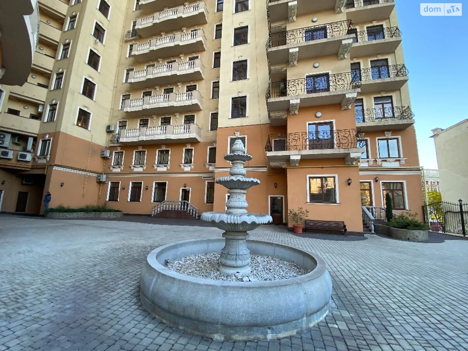 Продается 3-комнатная квартира 99 кв. м в Одессе, спуск Военный, 13А