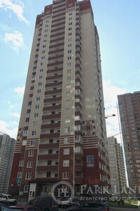 Продается 3-комнатная квартира 92 кв. м в Киеве, ул. Софии Русовой
