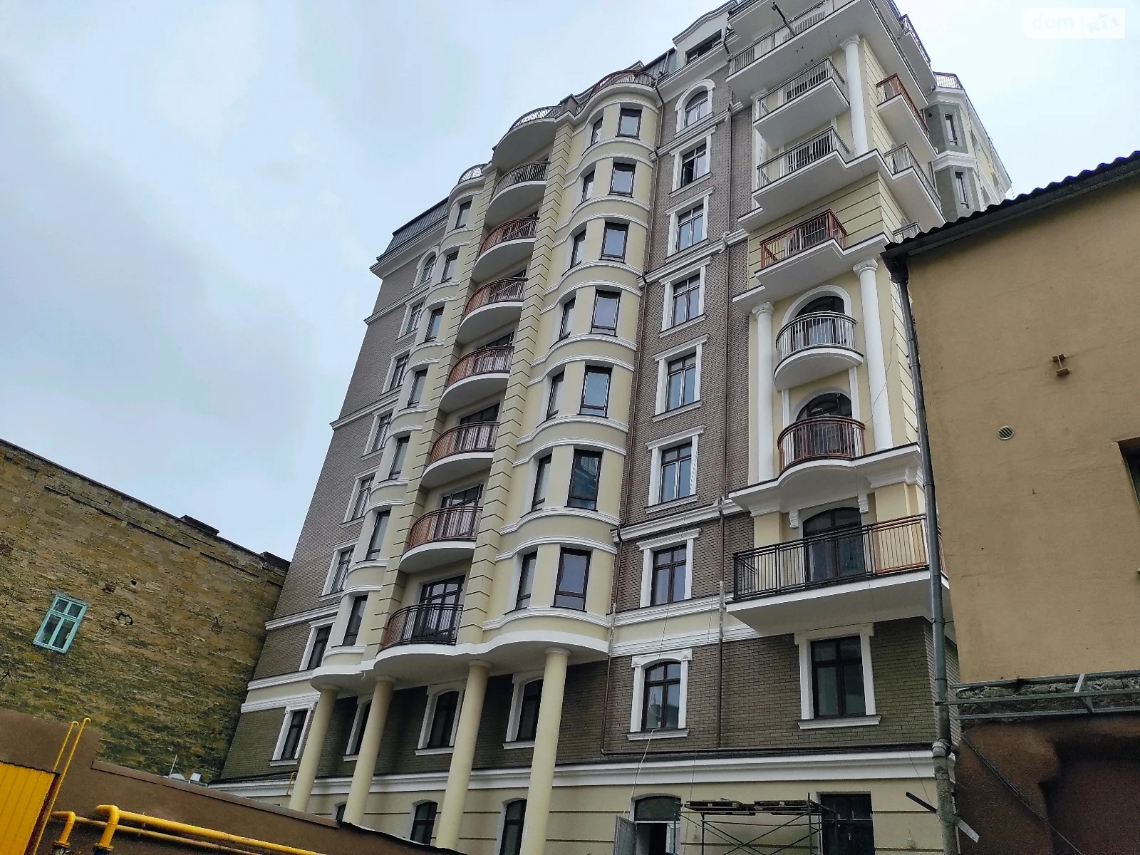 Продается 2-комнатная квартира 75.1 кв. м в Одессе, ул. Бориса Литвака