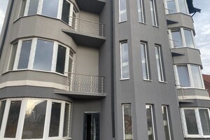 Продается 3-комнатная квартира 100 кв. м в Черновцах