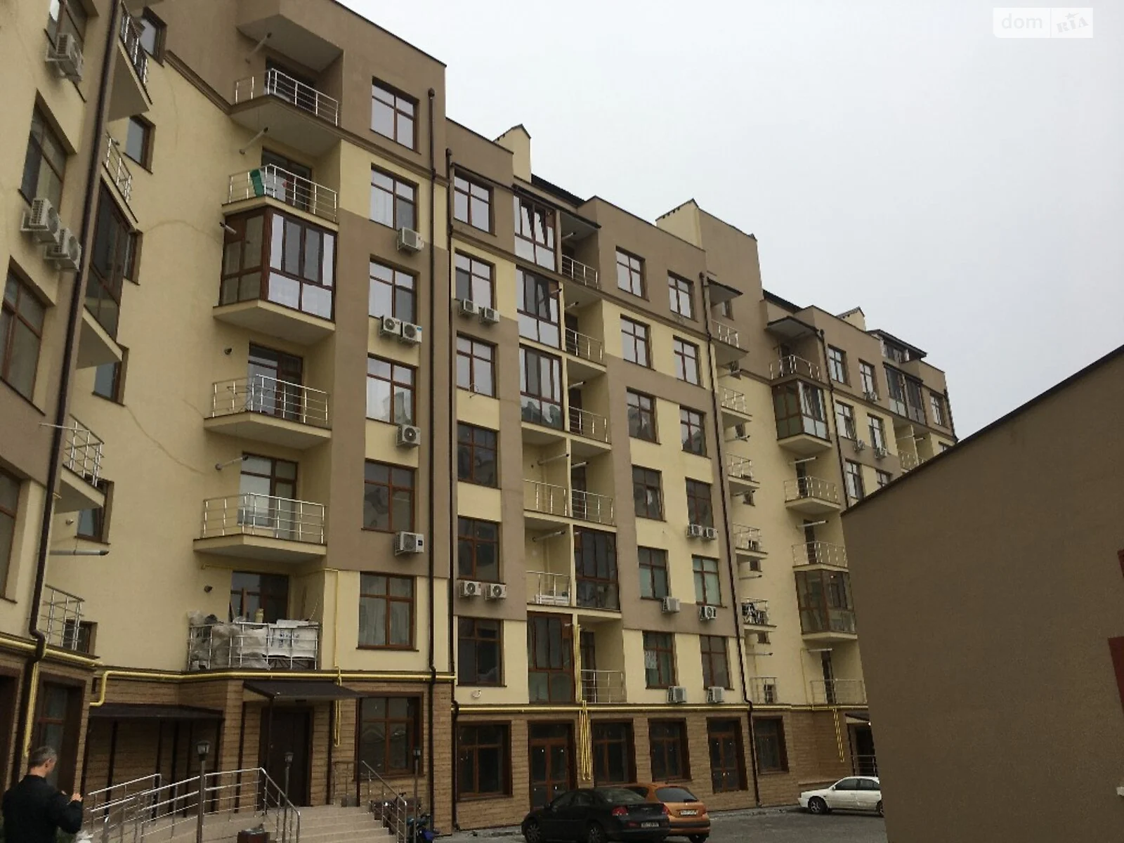 Продается 1-комнатная квартира 40 кв. м в Одессе, ул. Долгая, 1А - фото 1
