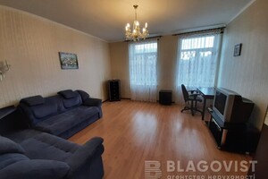 Продается 3-комнатная квартира 90 кв. м в Киеве, Панаса Мирного улица