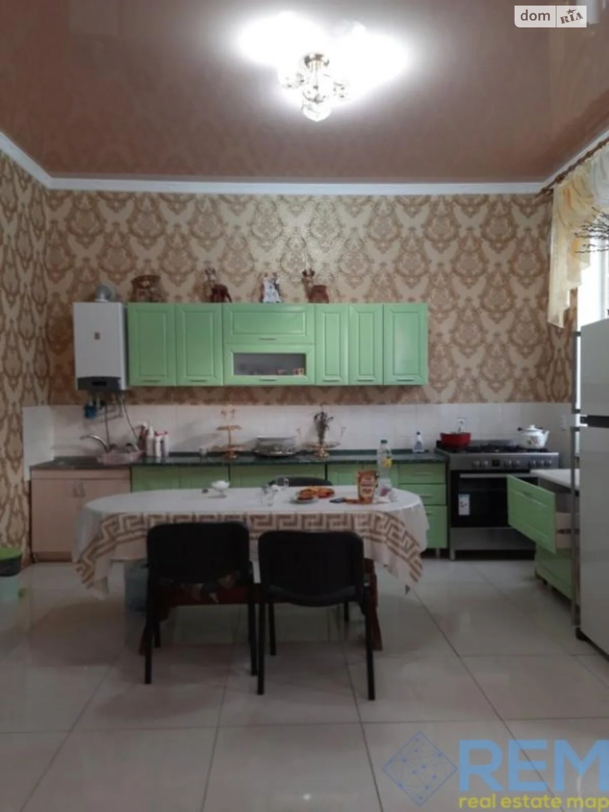 Продается дом на 3 этажа 136 кв. м с террасой, цена: 84000 $ - фото 1