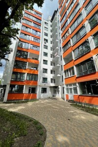 Продается 4-комнатная квартира 129 кв. м в Чернигове, Генерала Белова улица