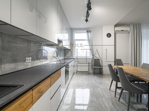 Сдается в аренду 4-комнатная квартира 222 кв. м в Киеве, ул. Тургеневская