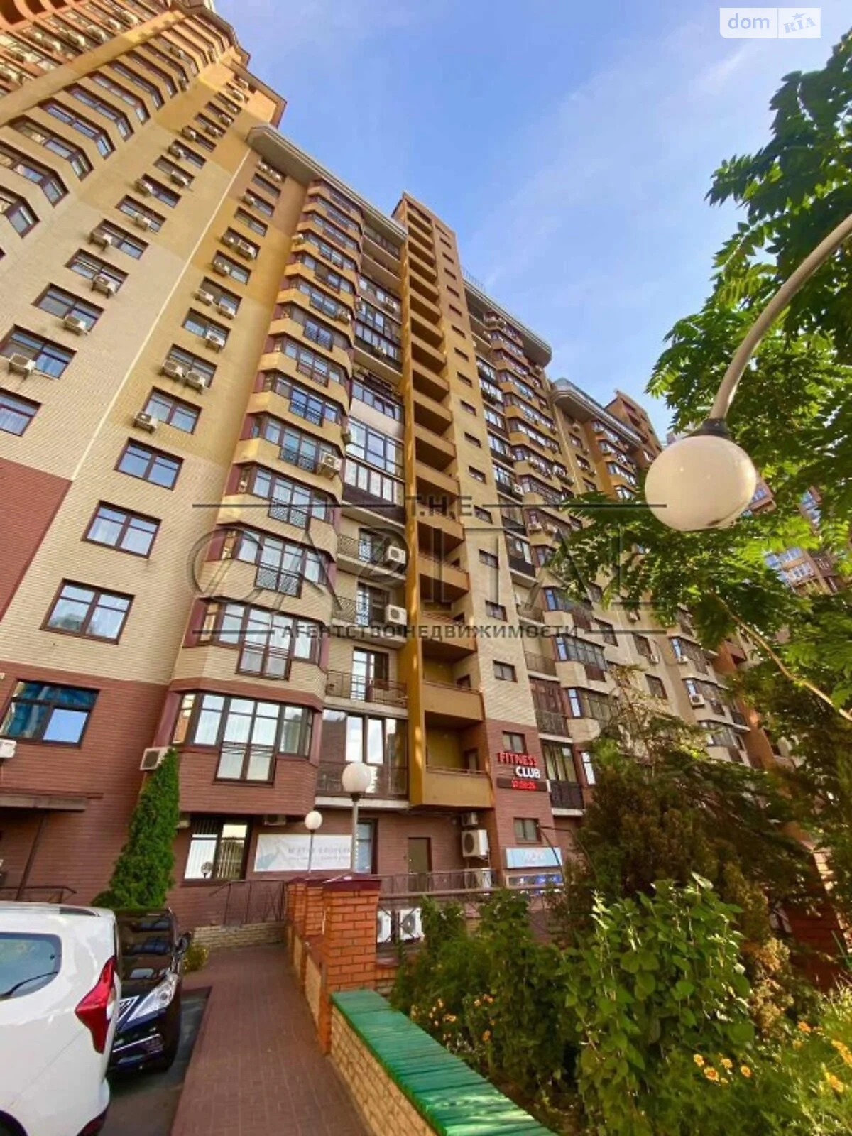 Продается 3-комнатная квартира 140 кв. м в Киеве, ул. Коновальца Евгения