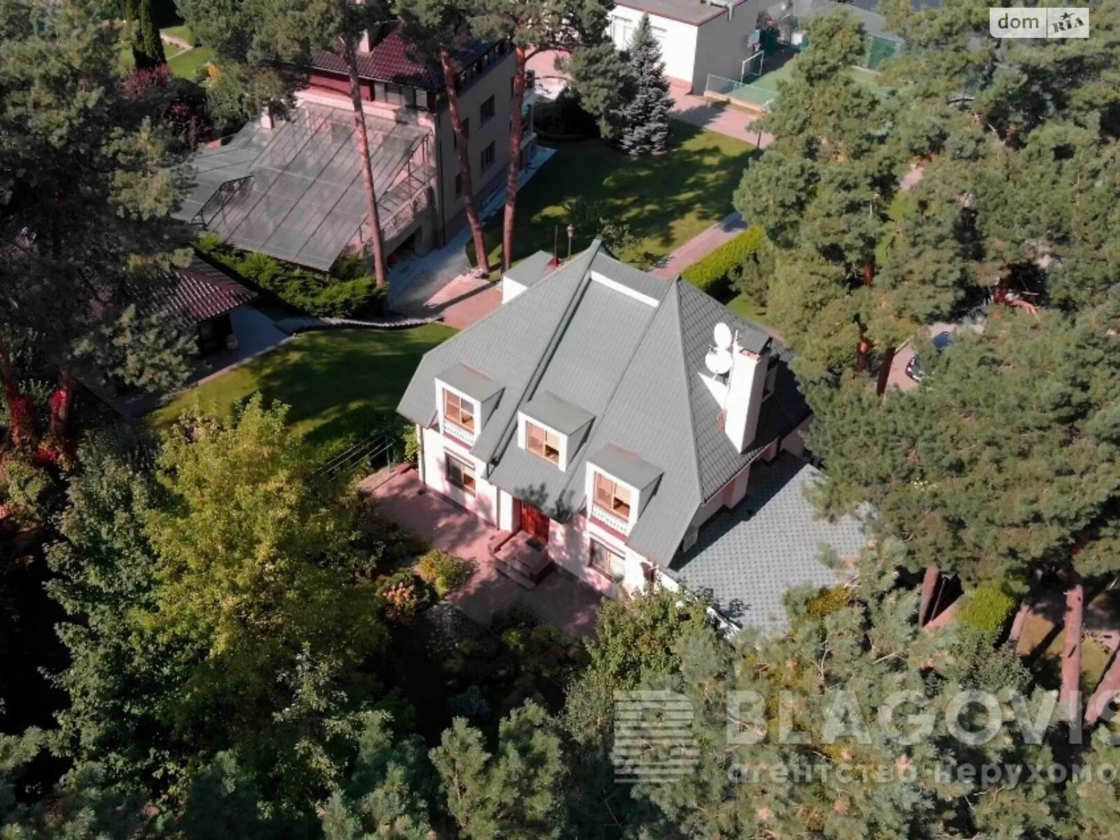 Продається будинок 2 поверховий 360 кв. м з садом, цена: 650000 $