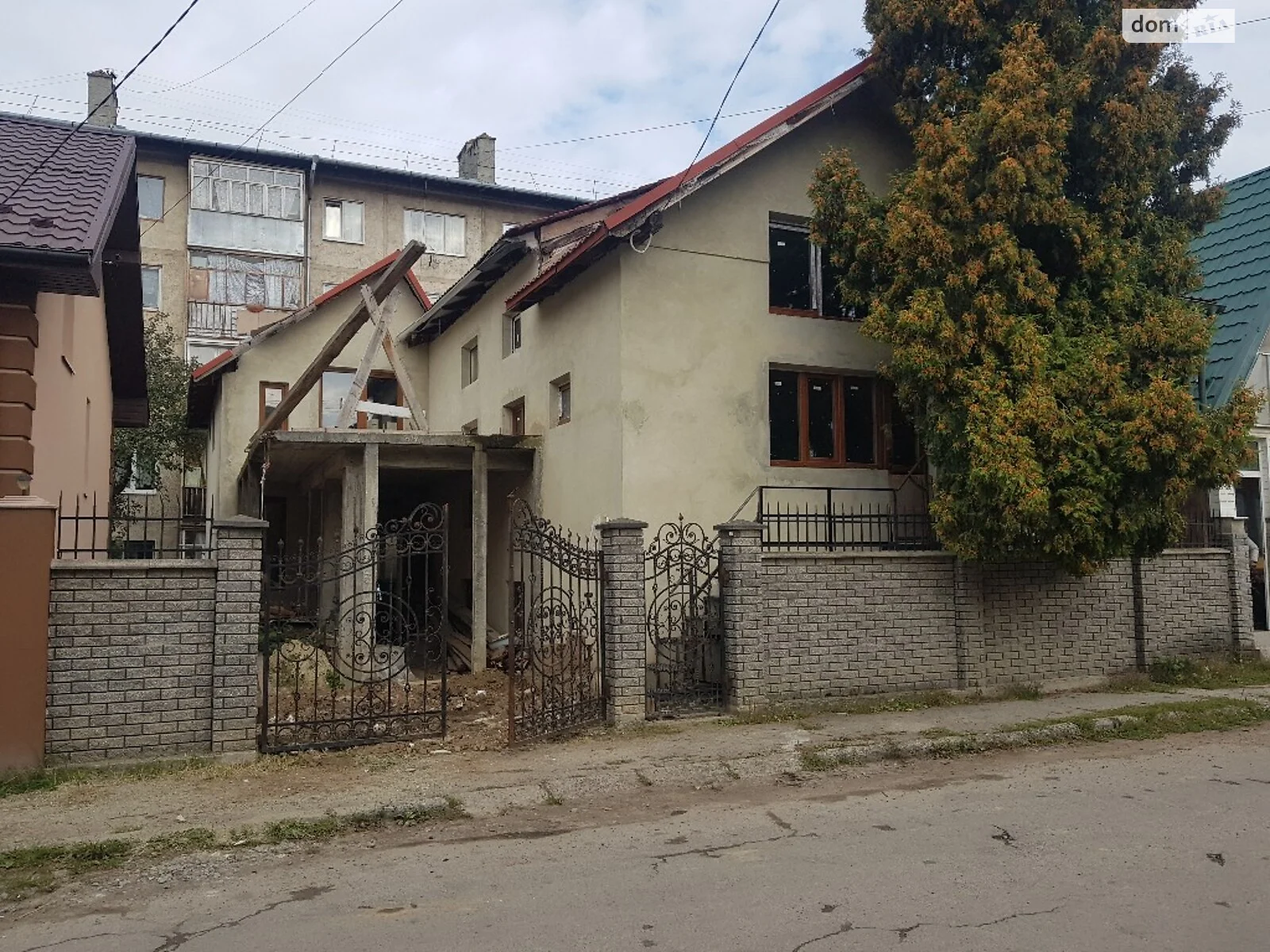 Продается дом на 2 этажа 250 кв. м с террасой, цена: 109000 $ - фото 1