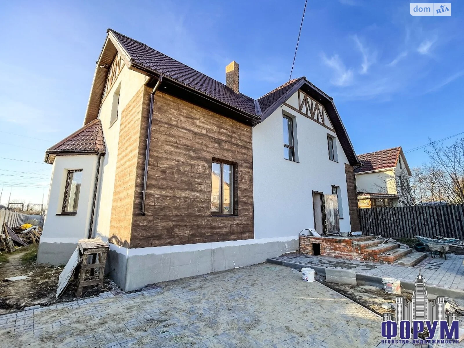 Продается дом на 2 этажа 240 кв. м с террасой, цена: 165000 $ - фото 1