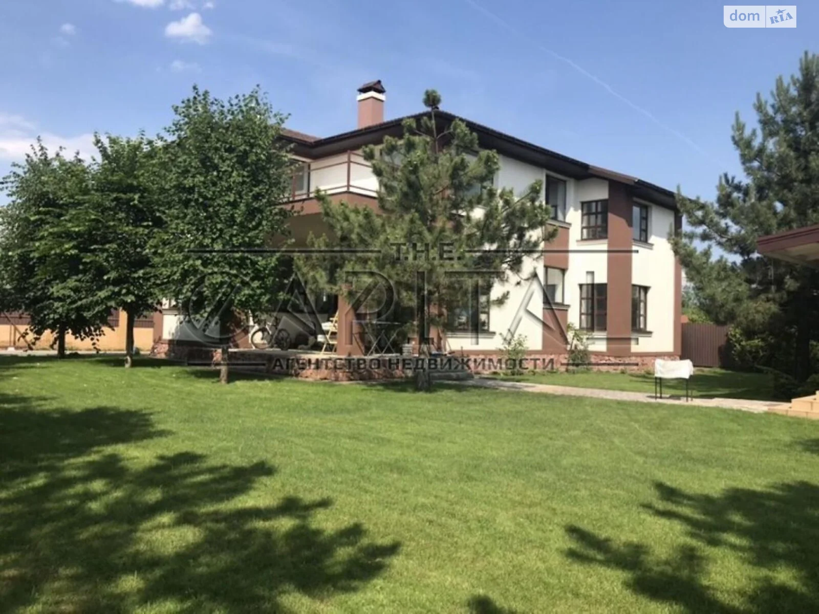 Продается дом на 2 этажа 250 кв. м с верандой, цена: 300000 $ - фото 1