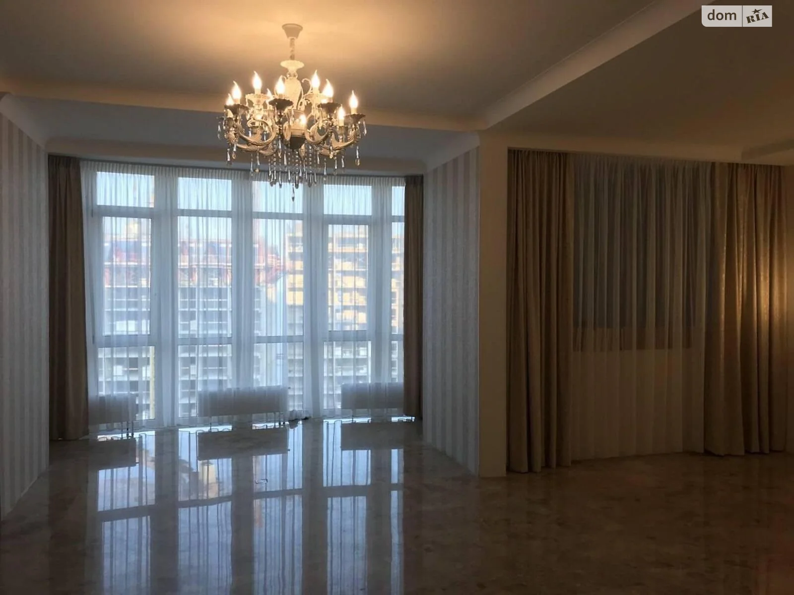 Продается 5-комнатная квартира 180 кв. м в Одессе, плато Гагаринское