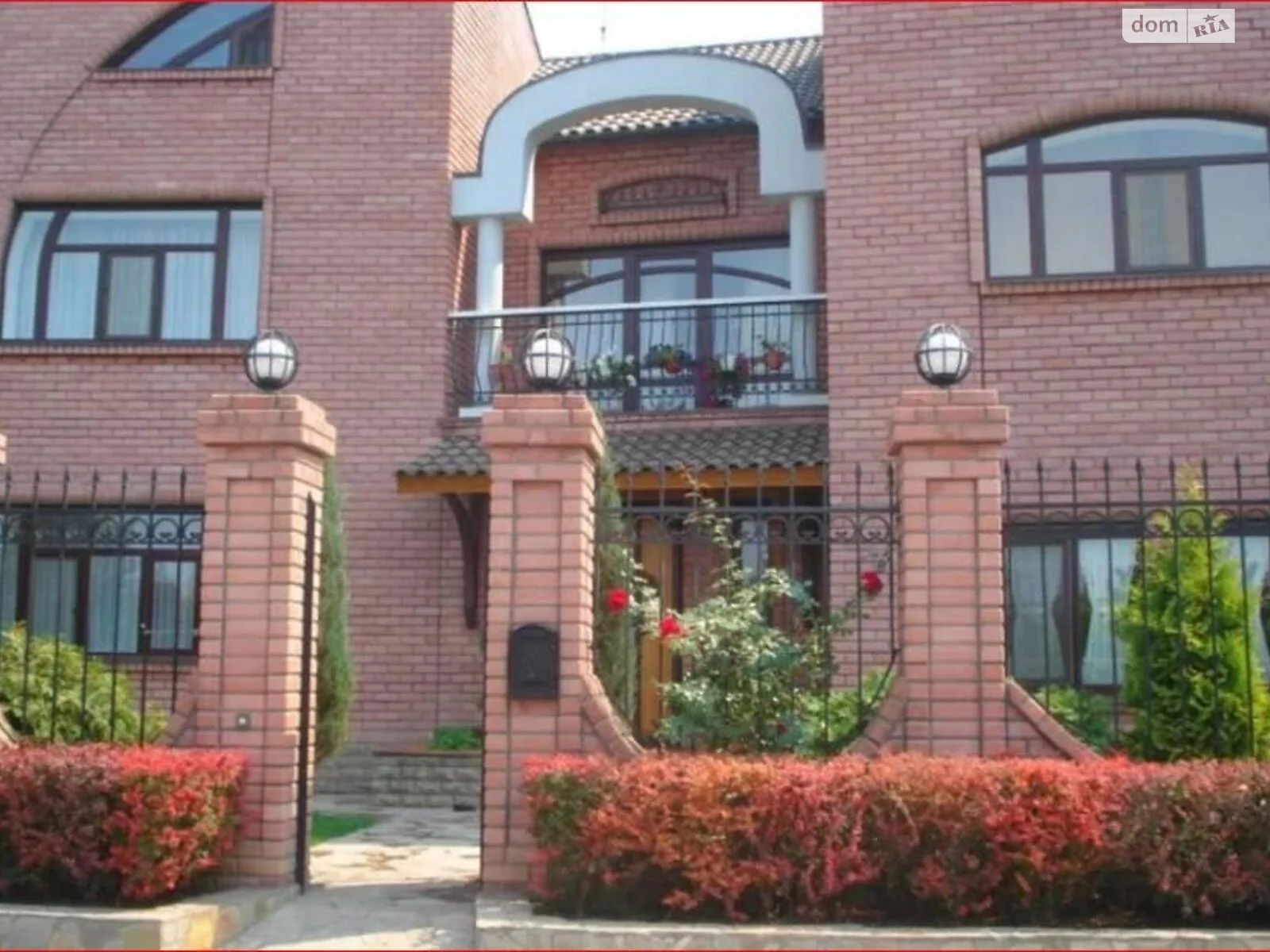 Продается дом на 2 этажа 543 кв. м с баней/сауной, цена: 370000 $