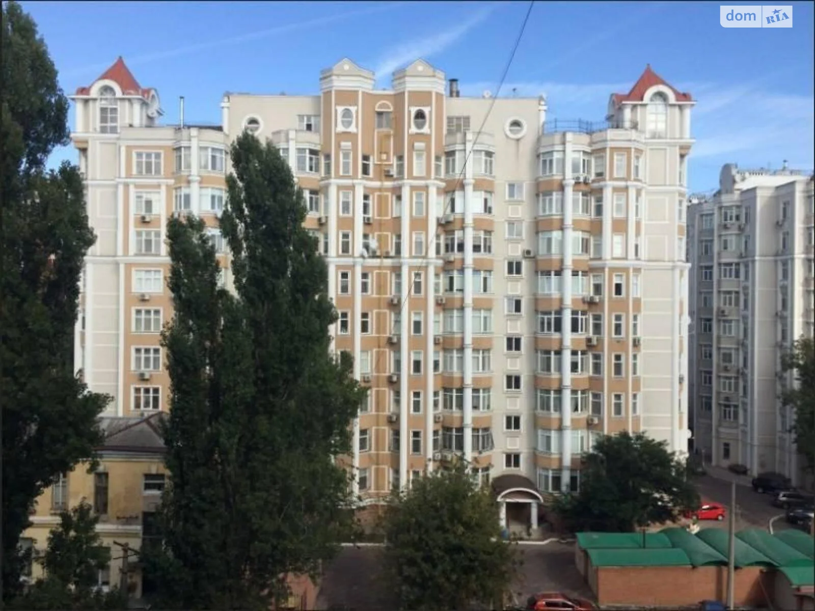 Продається 3-кімнатна квартира 131 кв. м у Одесі, вул. Довженка