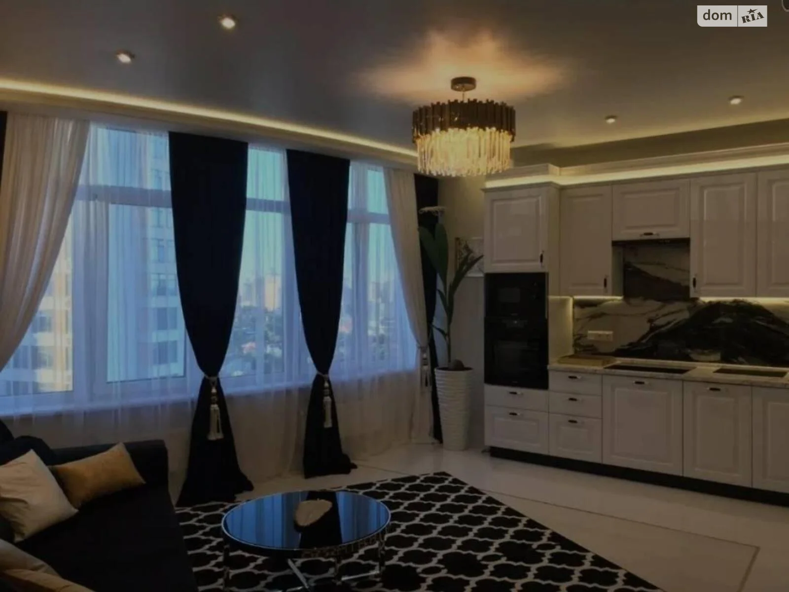 Продается 2-комнатная квартира 50 кв. м в Одессе, ул. Каманина