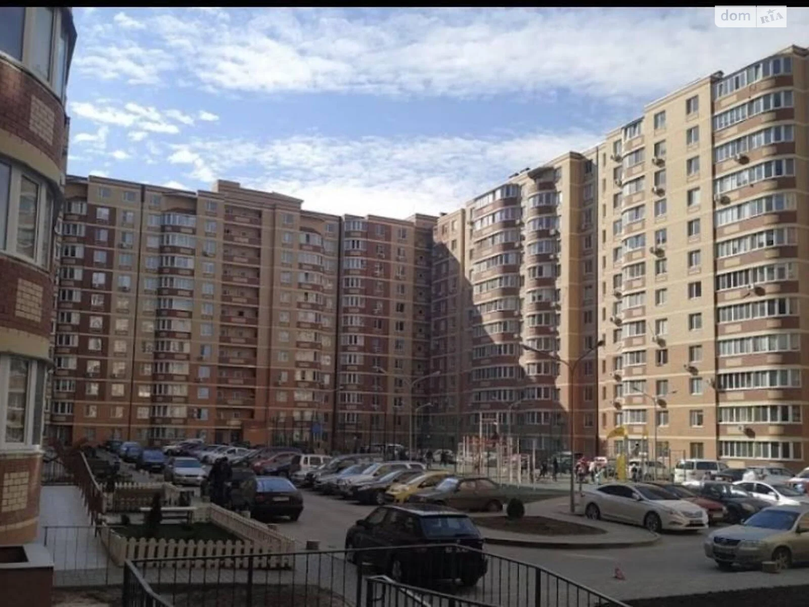 Продається 3-кімнатна квартира 88 кв. м у Одесі, вул. Шкільна - фото 1