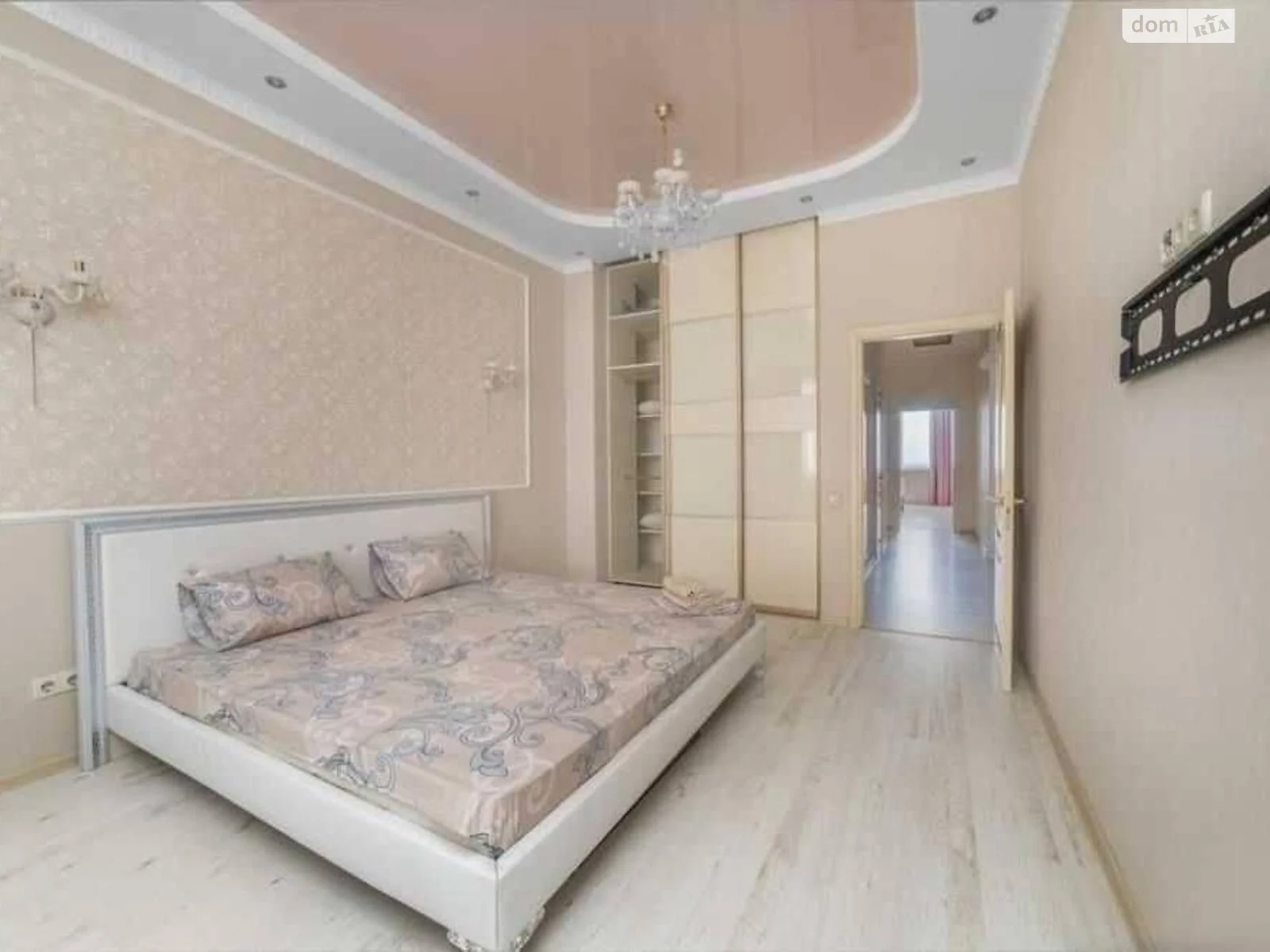 Продається 3-кімнатна квартира 120 кв. м у Одесі, плато Гагарінське