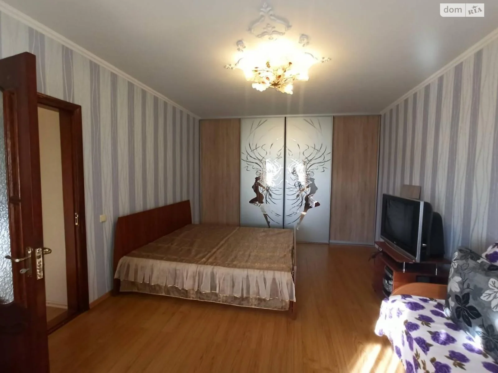 Продається 3-кімнатна квартира 100 кв. м у Одесі, вул. Адмірала Лазарєва