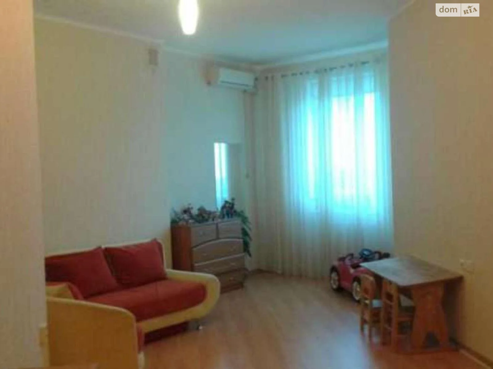 Продается 1-комнатная квартира 54 кв. м в Одессе, ул. Среднефонтанская