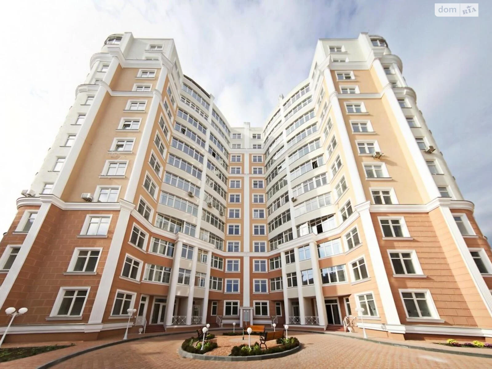 Продается 3-комнатная квартира 212 кв. м в Одессе, пер. Каркашадзе - фото 1