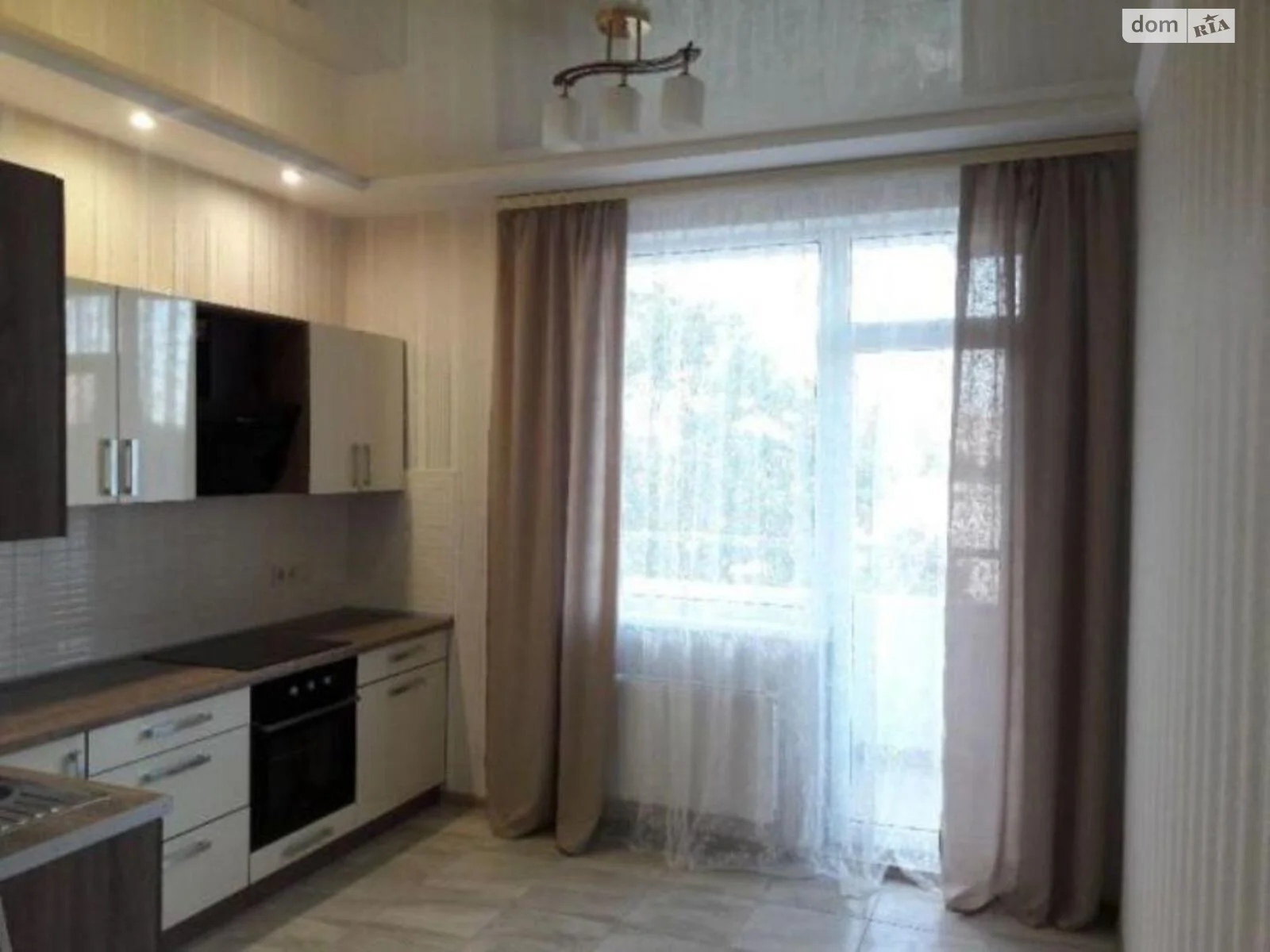 Продается 1-комнатная квартира 42 кв. м в Одессе, ул. Среднефонтанская