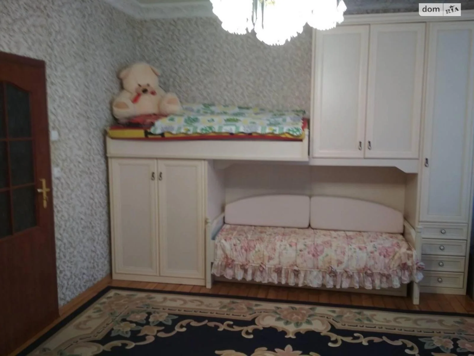 Продається 2-кімнатна квартира 60 кв. м у Одесі, вул. Новосельського