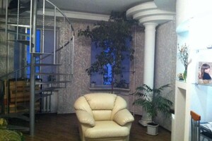 Продается 4-комнатная квартира 115 кв. м в Одессе, ул. Тополевая