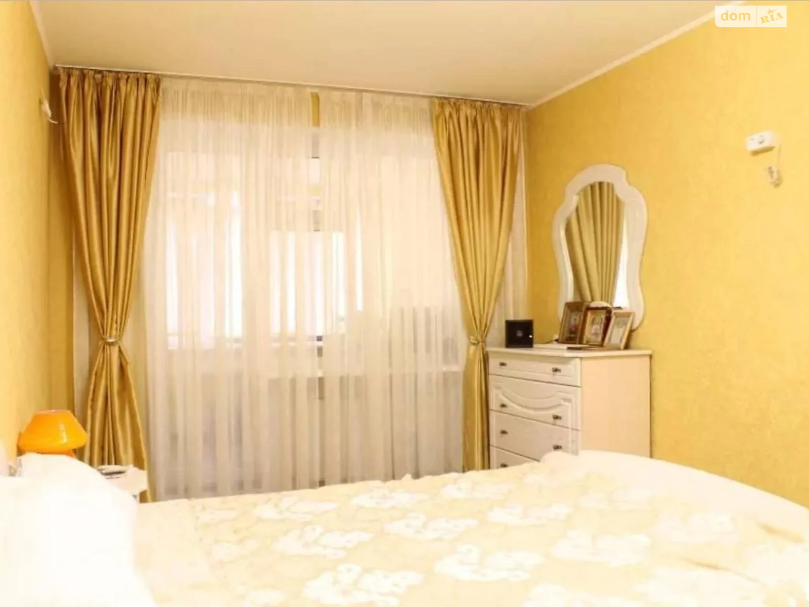 Продается 4-комнатная квартира 74 кв. м в Одессе, ул. Средняя - фото 1