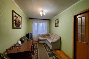 Продается 3-комнатная квартира 60 кв. м в Киево-Святошинске, ул. Машиностроителей