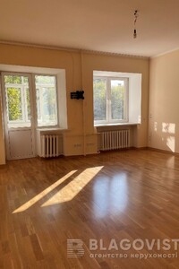 Продается 3-комнатная квартира 63 кв. м в Киеве, ул. Лысенко