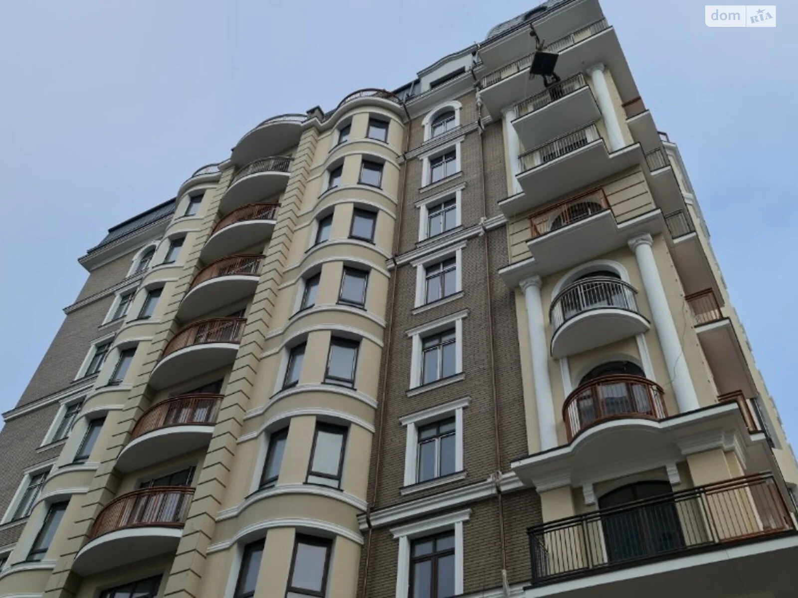 Продається 3-кімнатна квартира 127 кв. м у Одесі, вул. Бориса Літвака
