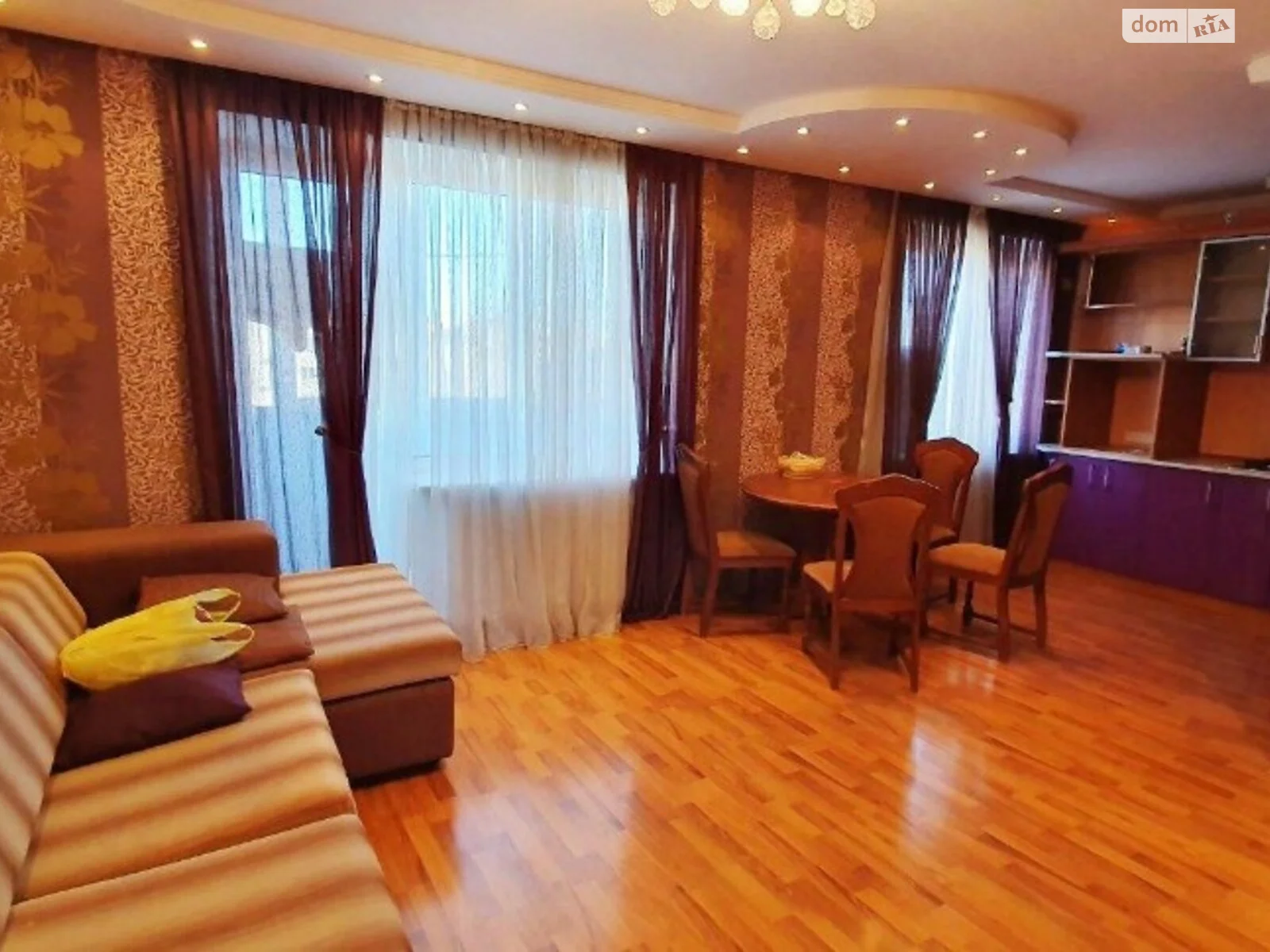 Продається 3-кімнатна квартира 79 кв. м у Одесі, вул. Кримська