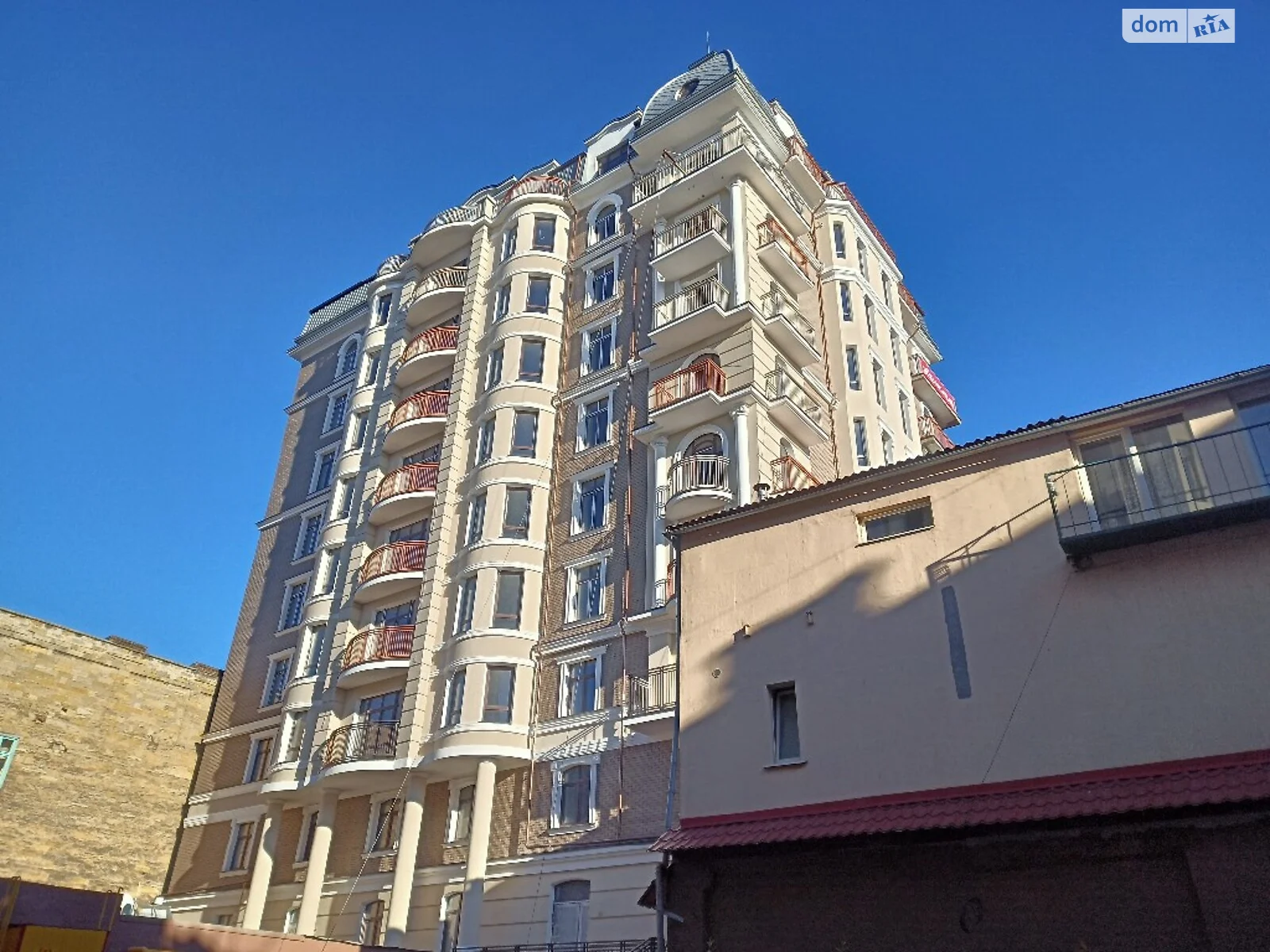 Продается 2-комнатная квартира 76 кв. м в Одессе, ул. Бориса Литвака