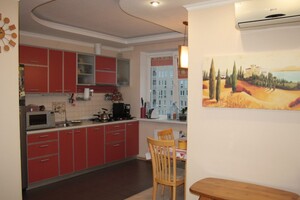 Продается 2-комнатная квартира 76 кв. м в Харькове, ул. Сухумская
