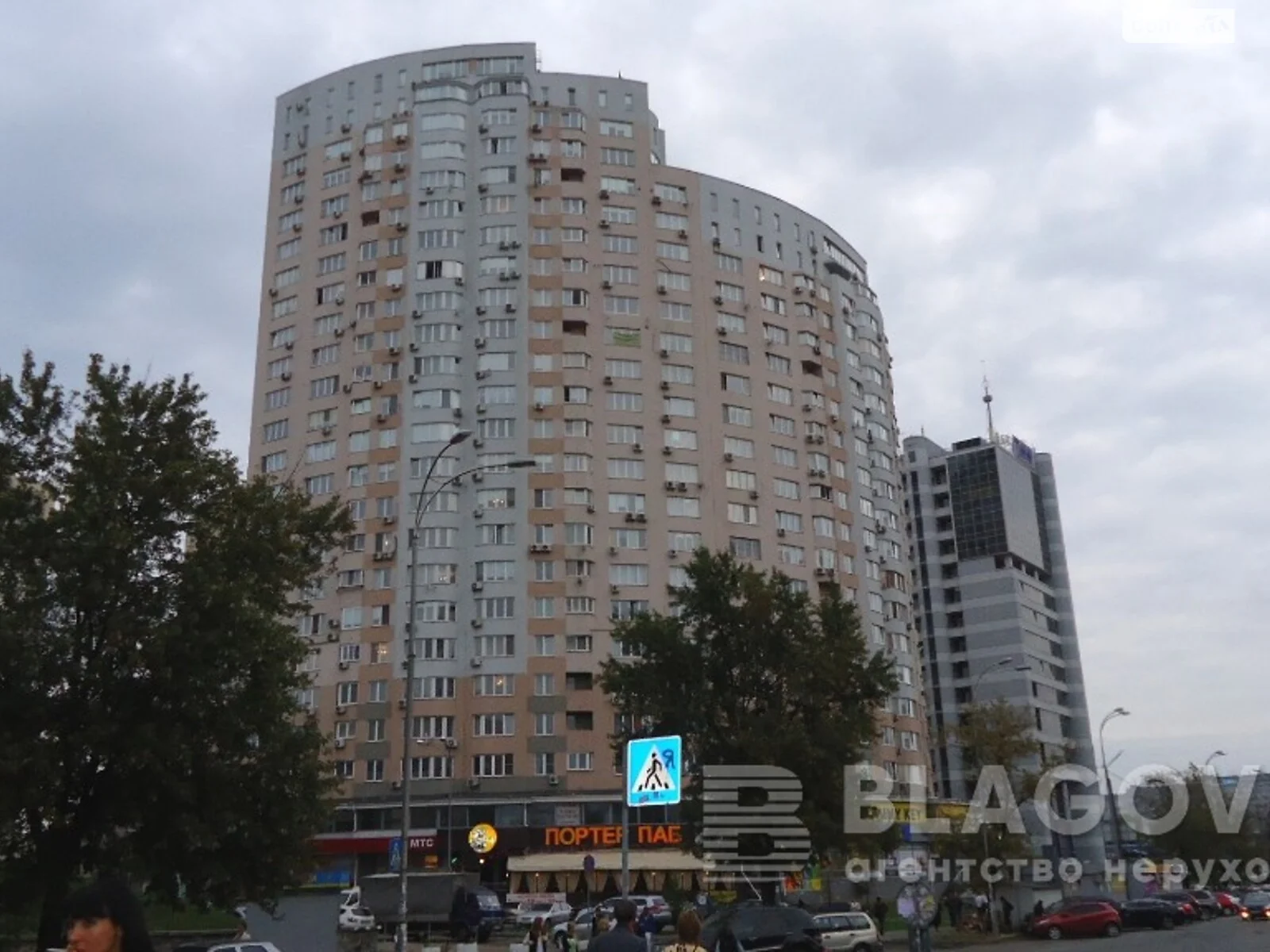 Продается 2-комнатная квартира 86 кв. м в Киеве, ул. Шептицкого, 10