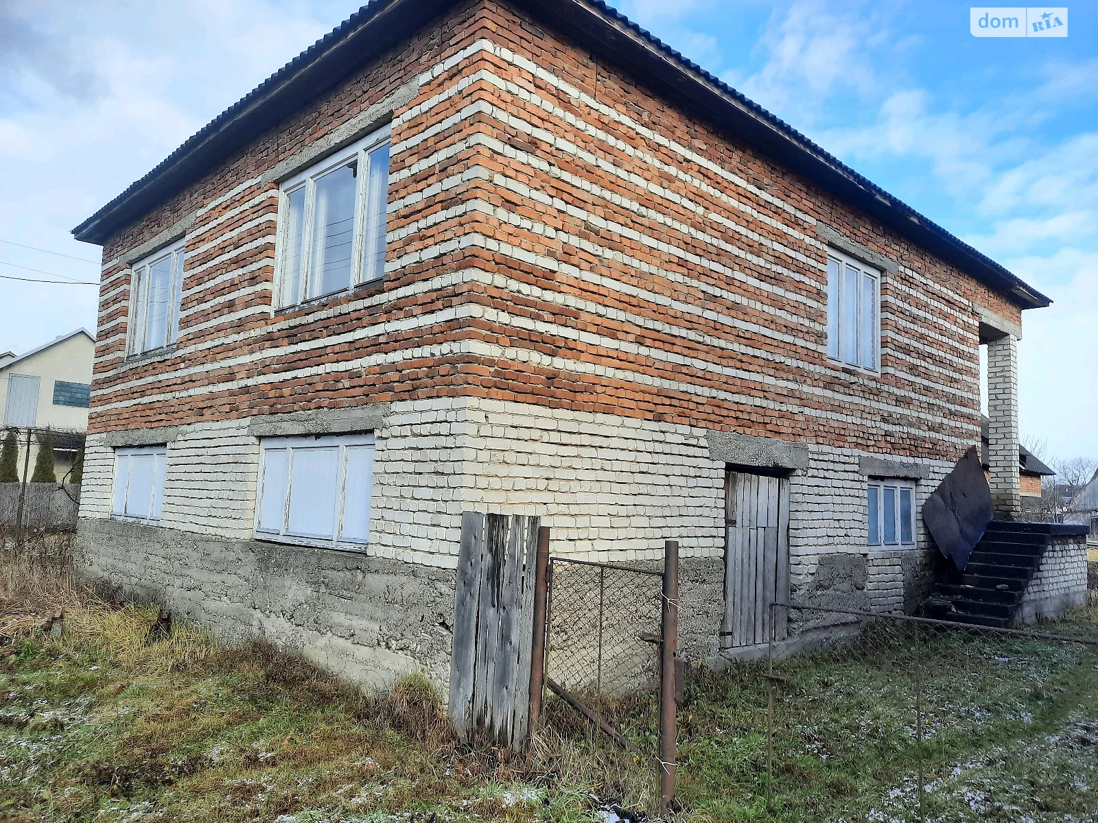 Продається одноповерховий будинок 257 кв. м з каміном, цена: 75000 $