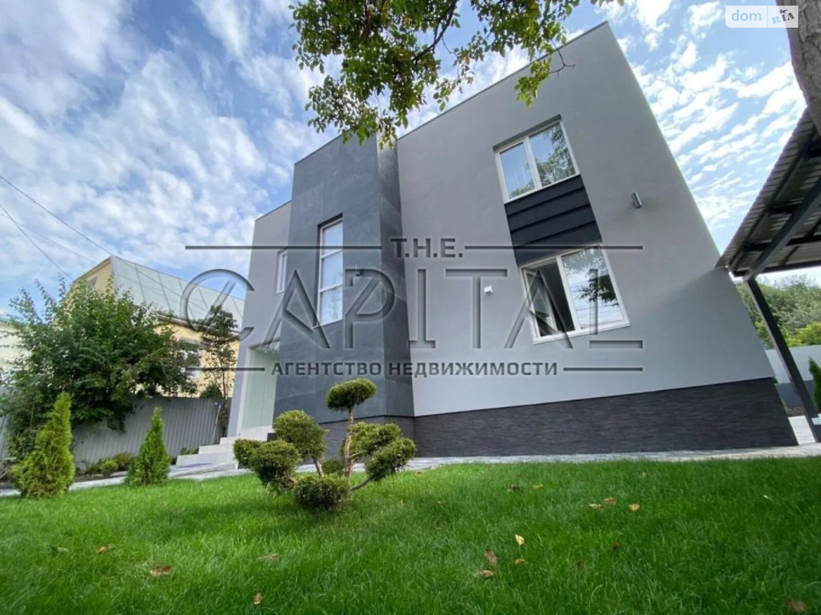 Продается дом на 2 этажа 220 кв. м с камином, цена: 465000 $ - фото 1