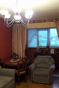 Продается 3-комнатная квартира 72 кв. м в Киеве, Панаса Мирного улица