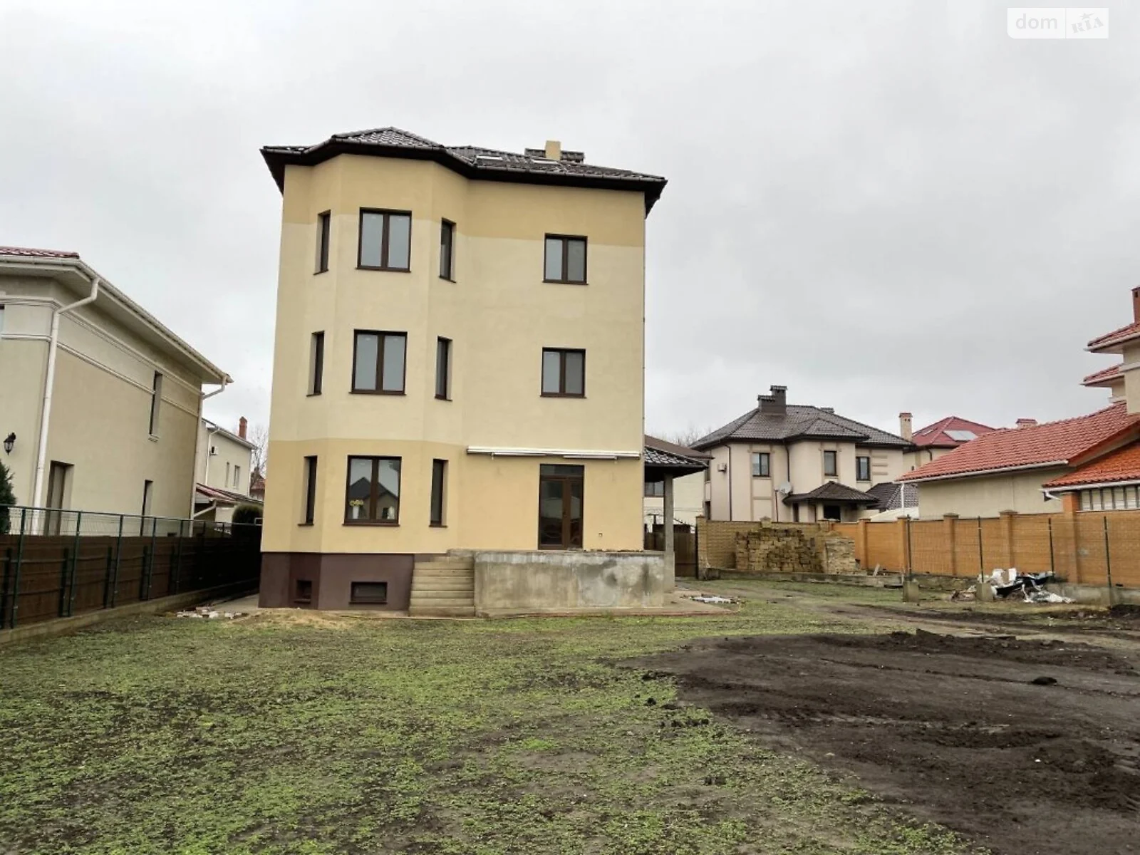 Продається будинок 3 поверховий 481 кв. м з бесідкою - фото 3