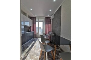 Продается 2-комнатная квартира 67 кв. м в Одессе
