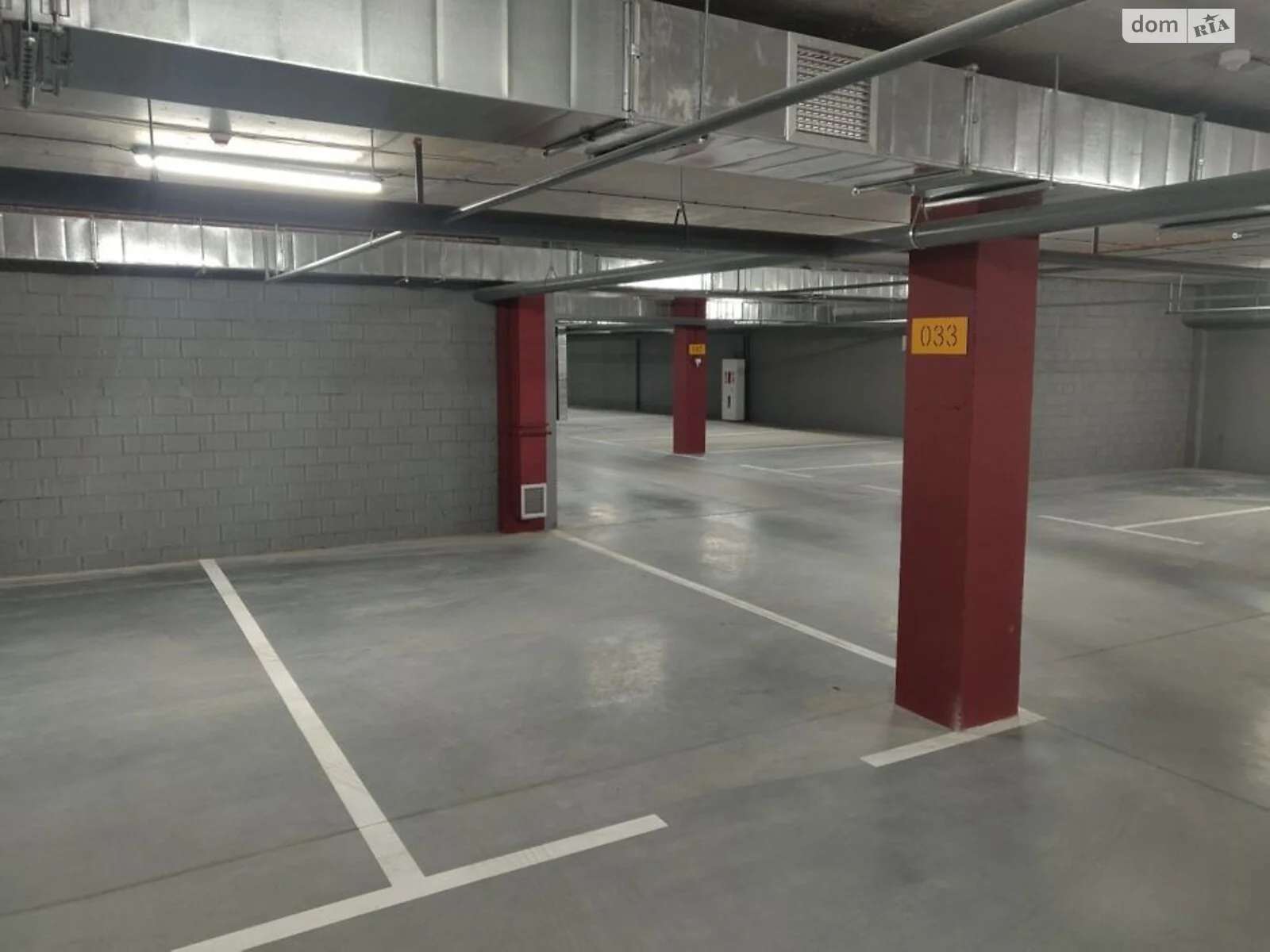 Здається в оренду підземний паркінг під легкове авто на 16 кв. м, цена: 2500 грн